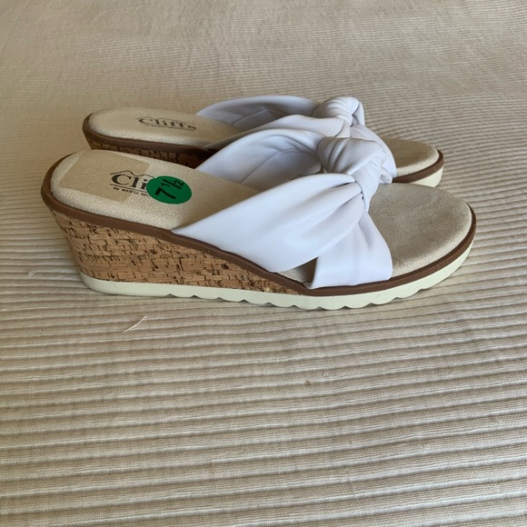 Cliffs by WHITE MOUNTAIN White Sandals with Knotted Design - Picture 2 of 5